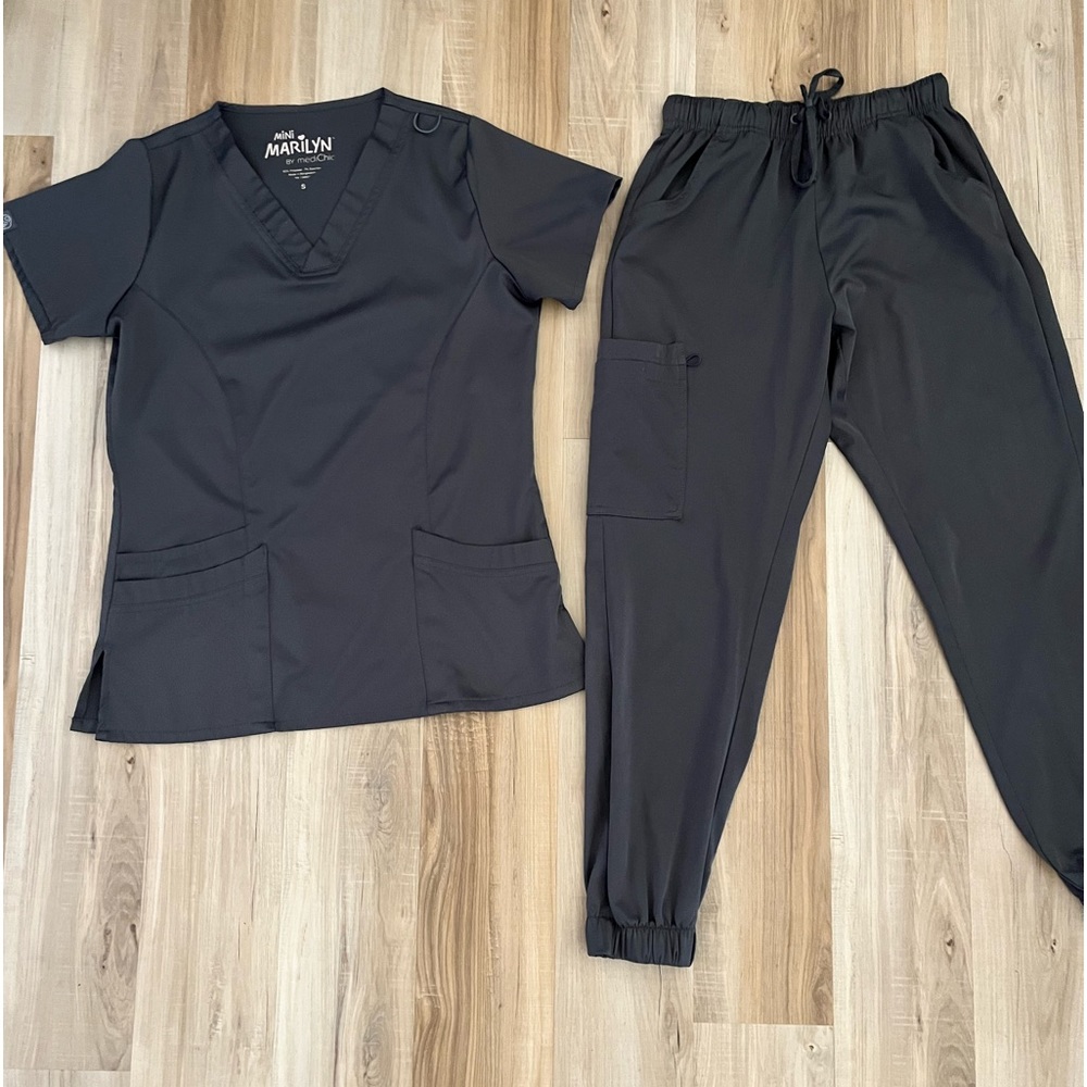 Women’s grey scrub set